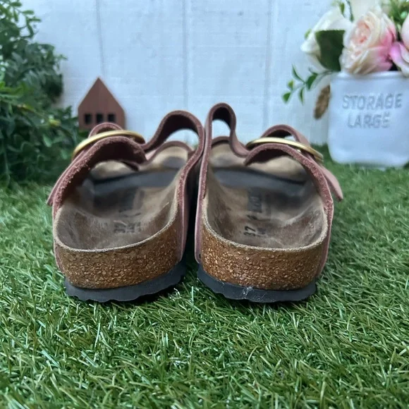 Birkenstock
Arizona Big Buckle-Nubuck Leather
$170 37 US 6-6.5 
Old Rose Nubuck - Picture 14 of 16